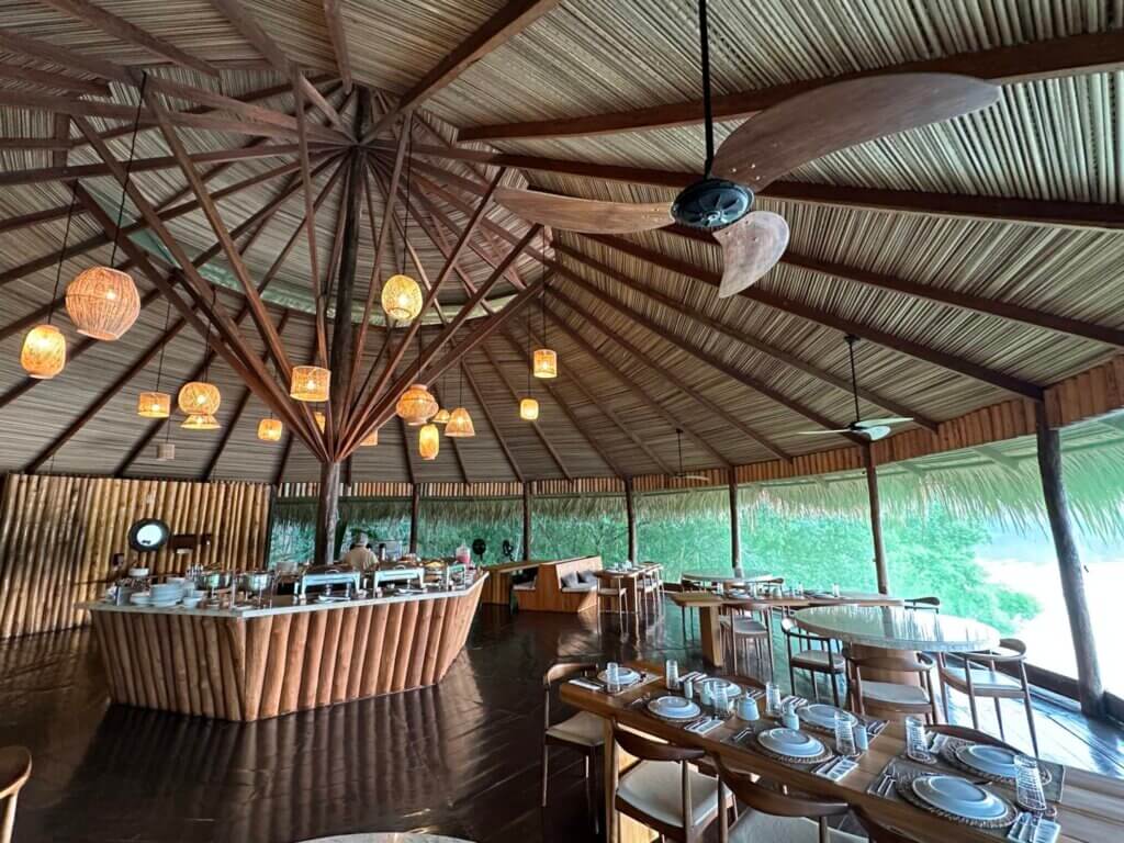 Restaurante do Juma Amazon Lodge, em Altazes, na Amazônia