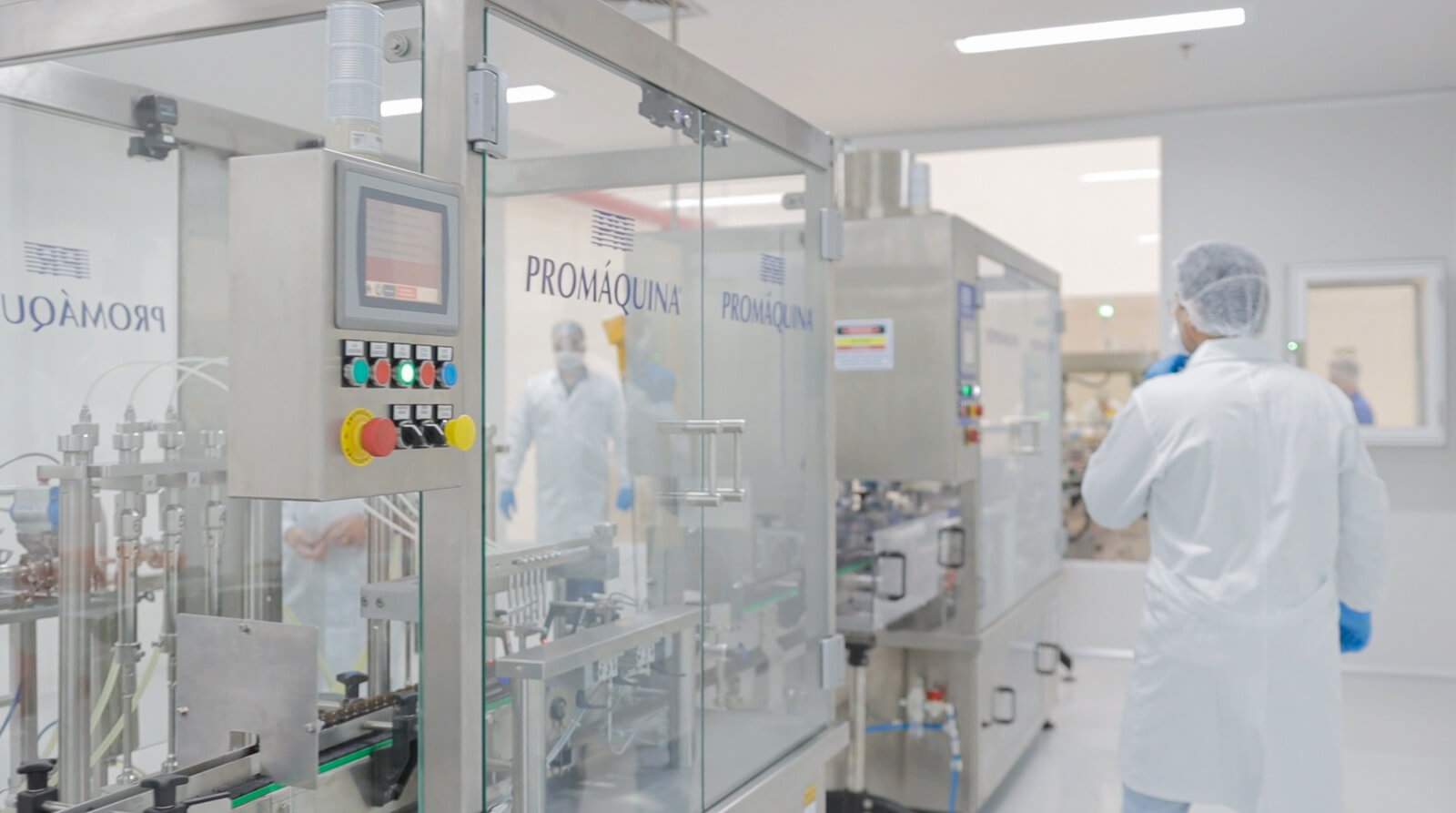 Detalhe do laboratório state-of-the-art da primeira fábrica de dōTERRA® Brasil inaugurada em Joinville _ Rafael Cavalli