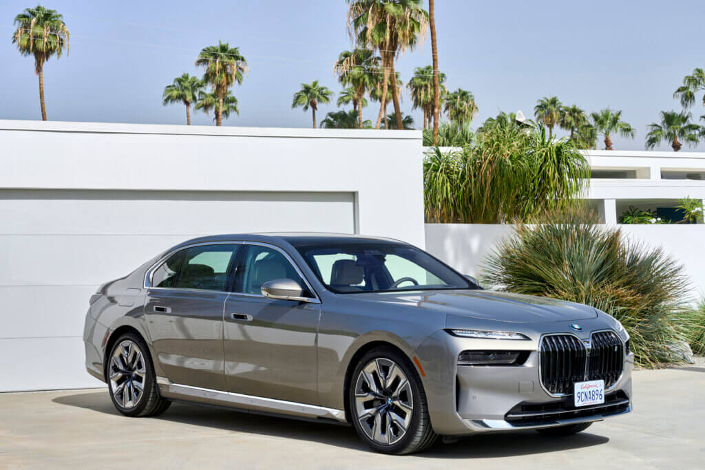 BMW i7
