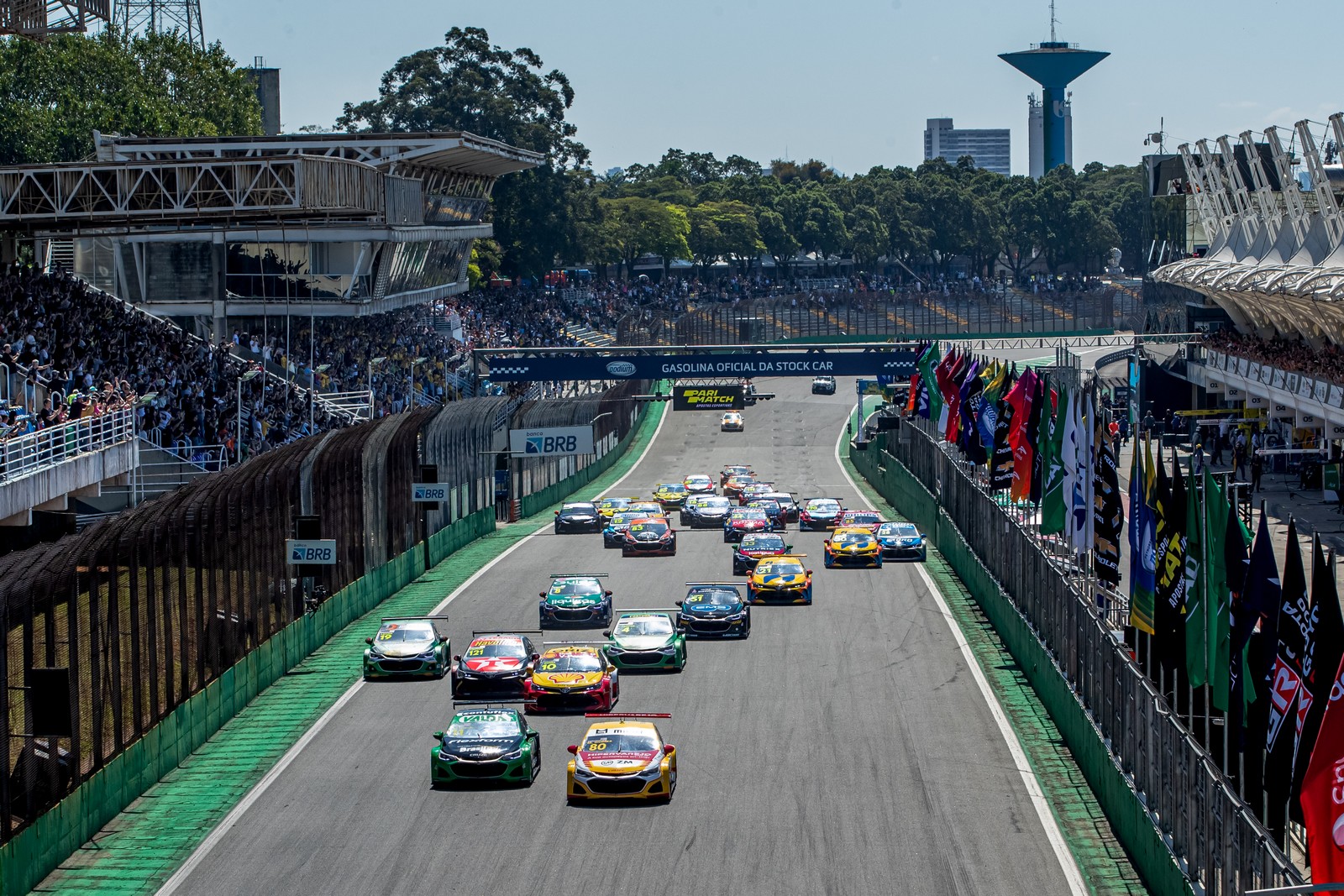 ORIENT e Stock Car lançam coleção exclusiva de relógios inspirada nos carros da temporada 2025