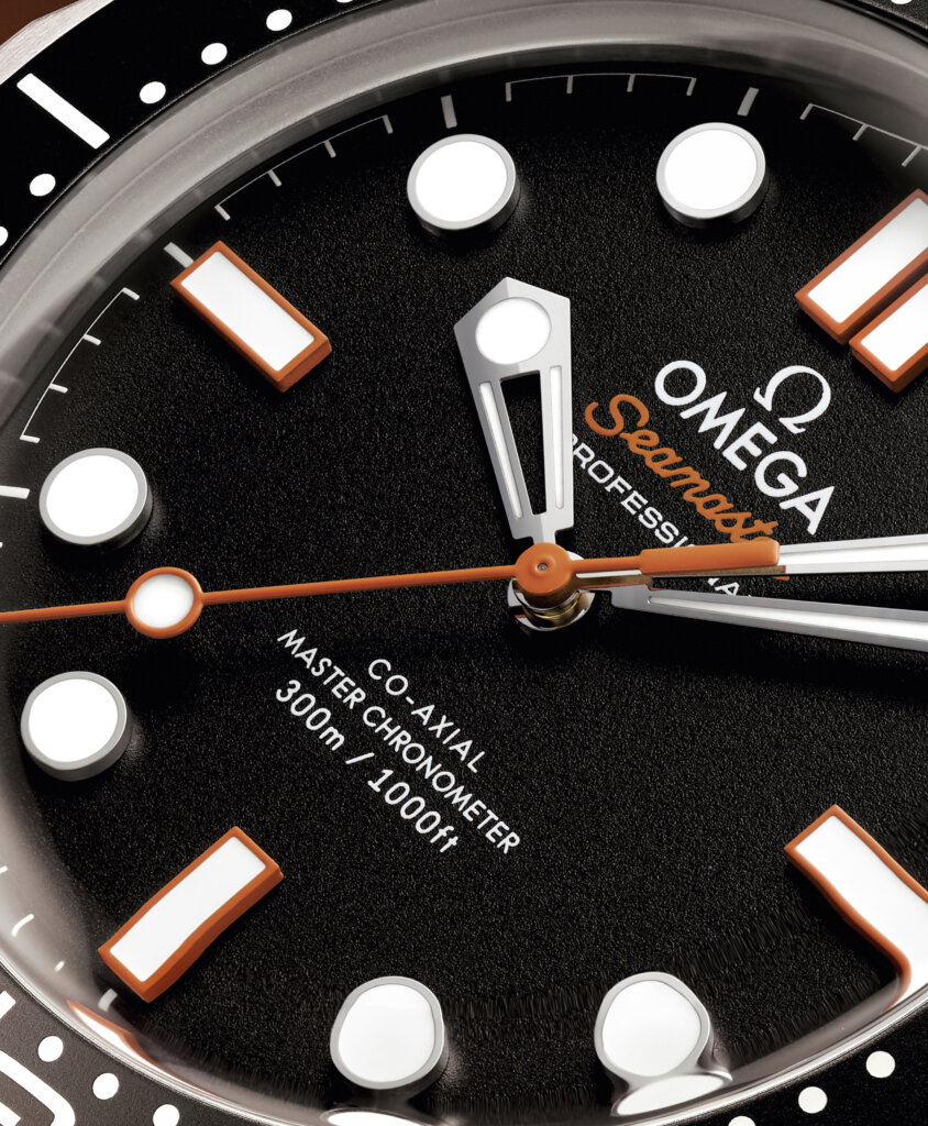 OMEGA lança Seamaster Diver 300M laranja