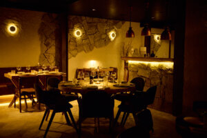 Grotta Cucina recria a atmosfera das grutas italianas em São Paulo