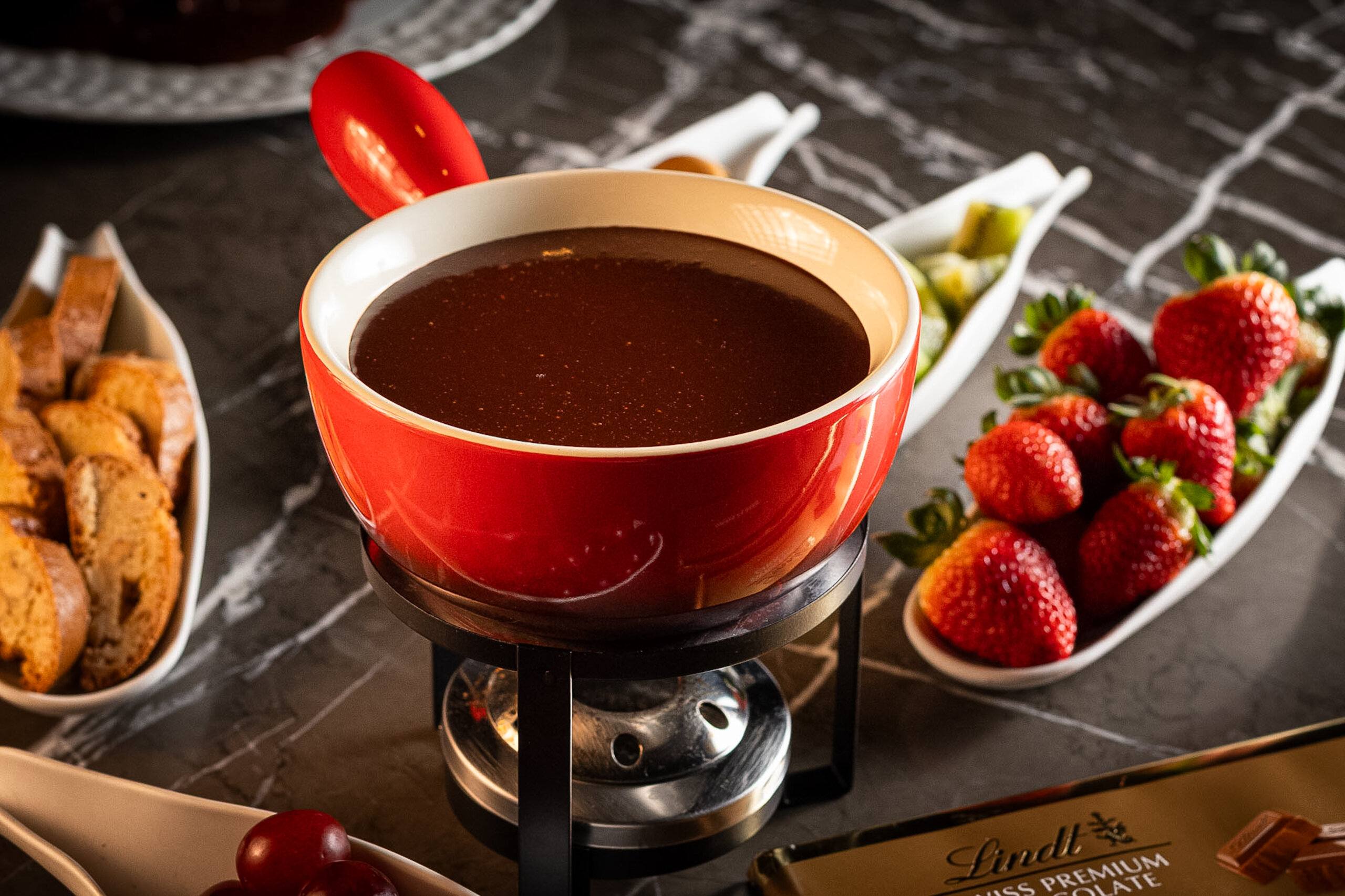 Dia Mundial do Chocolate: Must Restaurant apresenta fondue Lindt em edição limitada de inverno