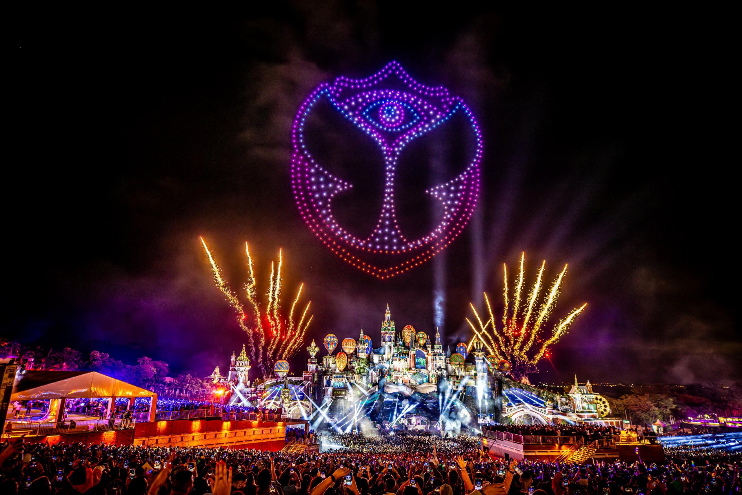 Alok perpetua legado com Tomorrowland e anuncia recorde latino americano com mais de mil drones sobrevoando o palco principal