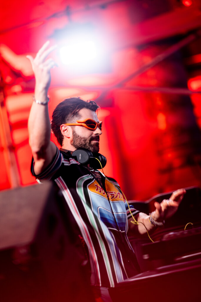 Alok anuncia recorde latino americano com mais de mil drones sobrevoando o Tomorrowland Brasil