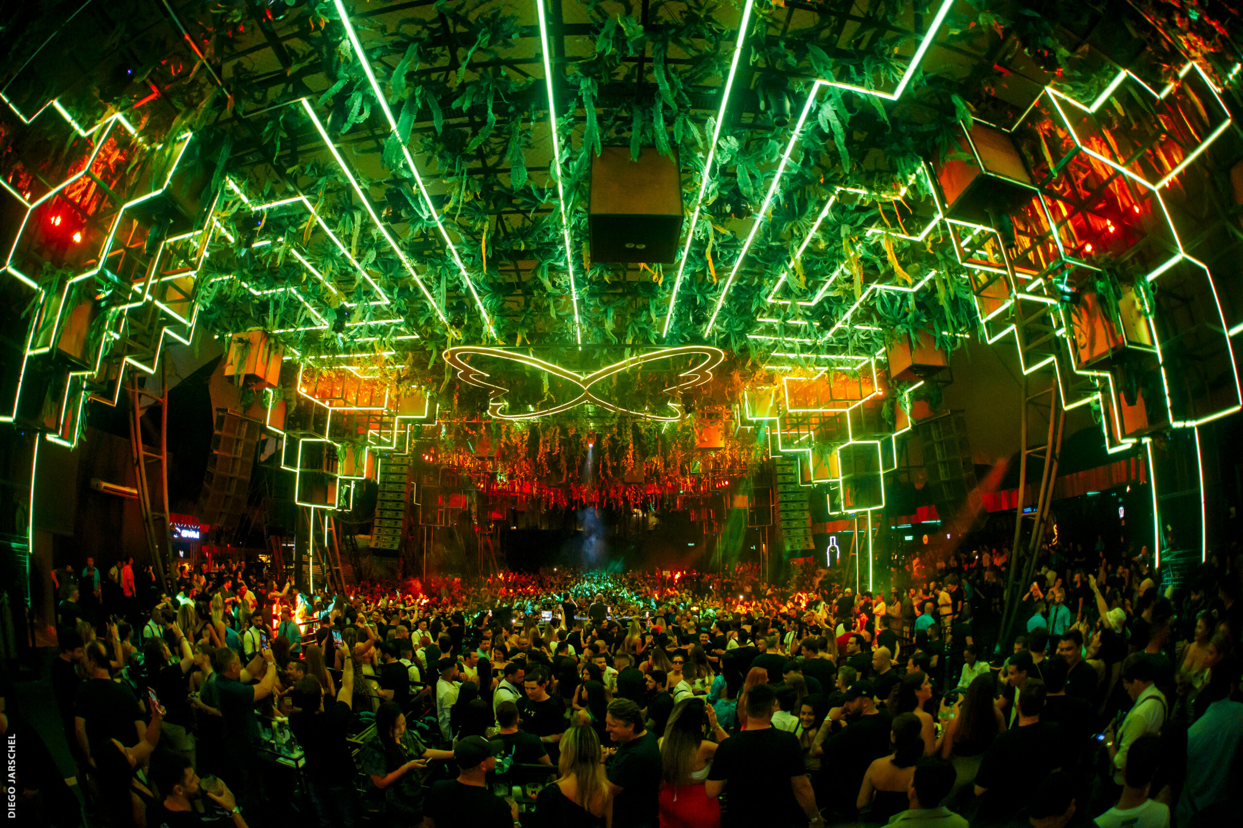 Greenvalley dá início a agenda socioambiental e lança campanha "Copo Solidário" no aniversário de 18 anos