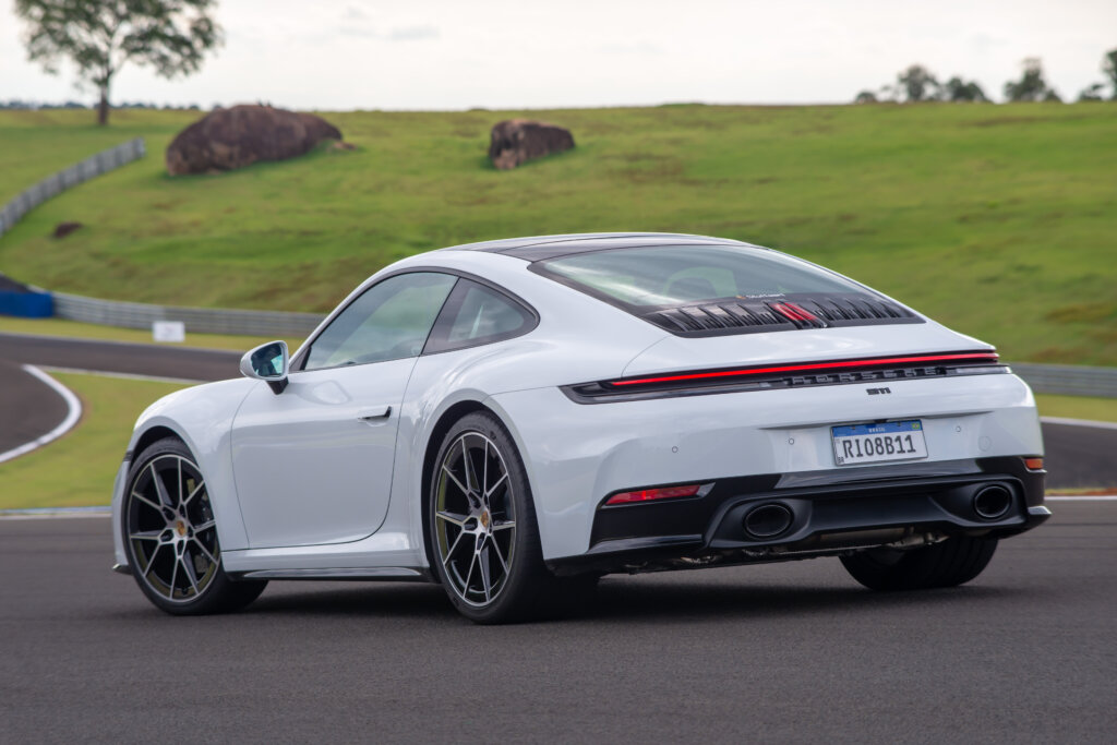 A arte de evoluir sem perder a essência: A nova geração do Porsche 911