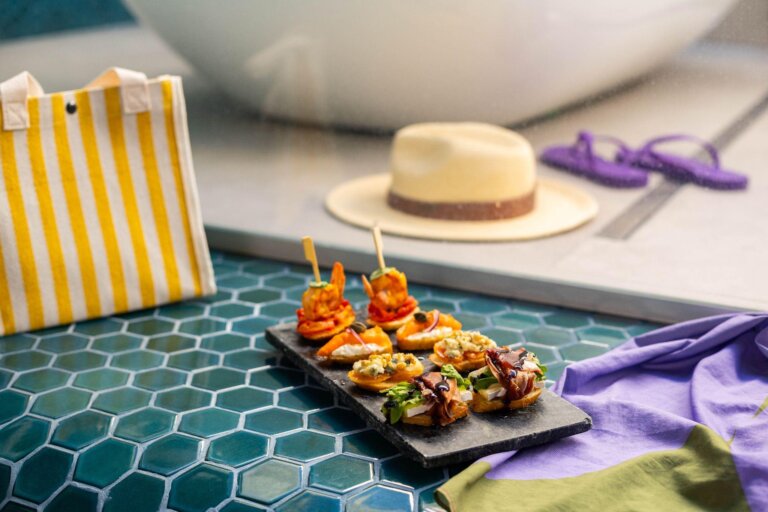 Brunch de Verão com menu assinado e experiência flutuante são novidades no Lush