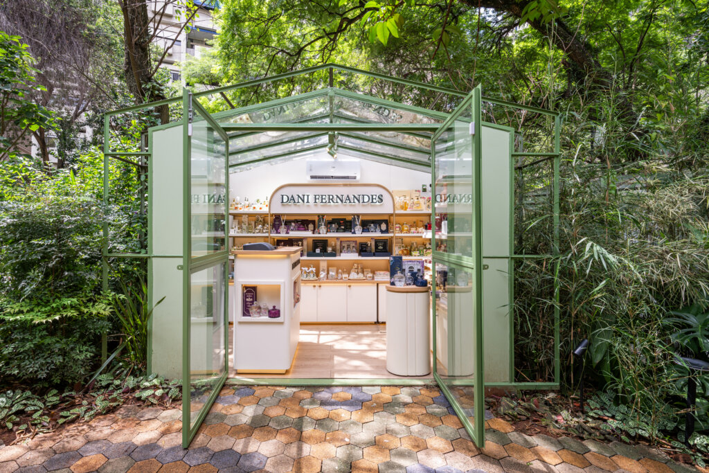 Dani Fernandes chega a São Paulo e abre loja na Cidade Matarazzo