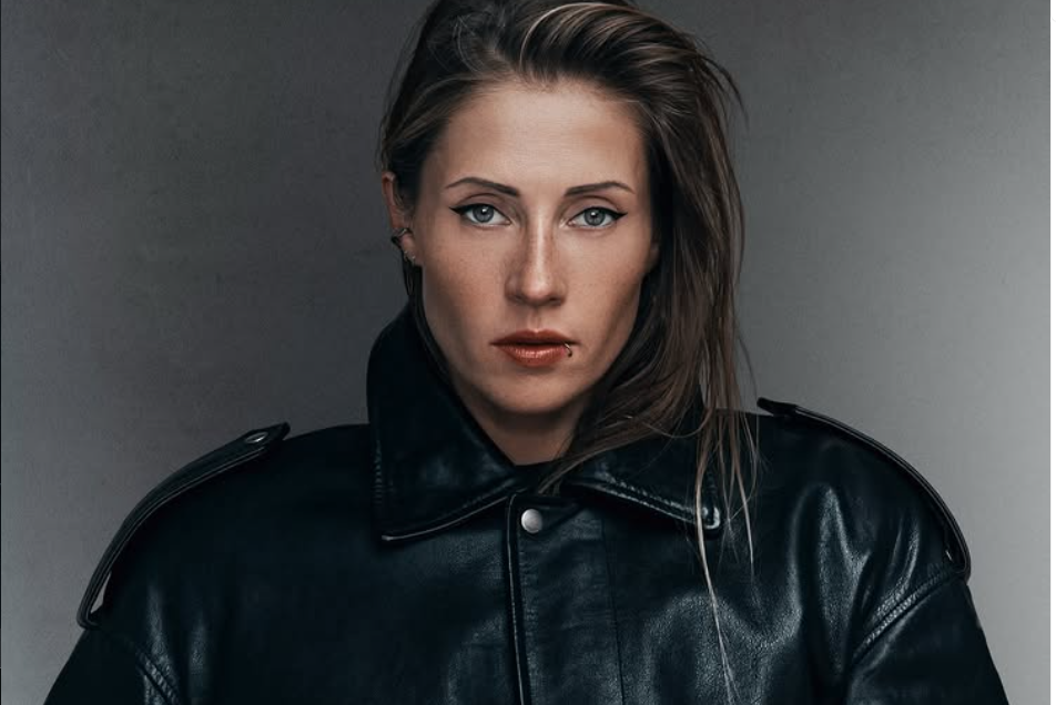 A trajetória de Charlotte de Witte, potência do techno que retorna ao Brasil para a Time Warp Brasil 2026