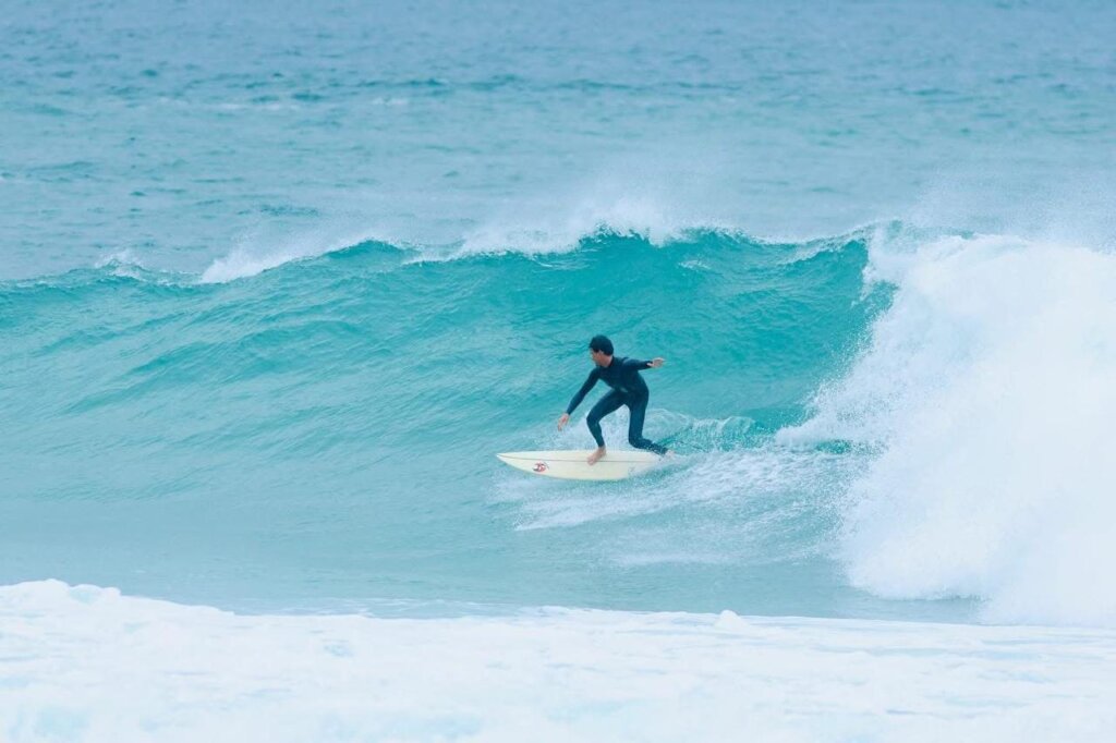 Além do turismo: turistas estrangeiros têm apostado no surf para se conectar com o lifestyle carioca